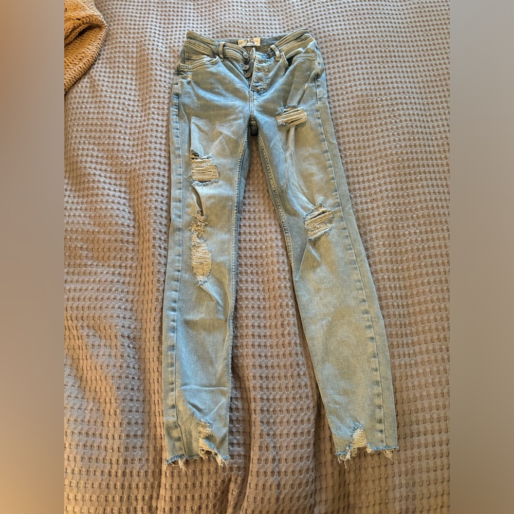 Women’s Free People light blue distressed jeans Size: 25